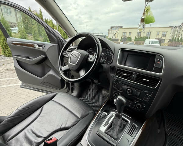 Серый Ауди Ку 5, объемом двигателя 1.98 л и пробегом 250 тыс. км за 11550 $, фото 11 на Automoto.ua