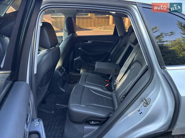 Сірий Ауді Ку 5, об'ємом двигуна 2 л та пробігом 250 тис. км за 12900 $, фото 41 на Automoto.ua