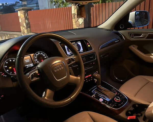 Сірий Ауді Ку 5, об'ємом двигуна 2 л та пробігом 205 тис. км за 14500 $, фото 17 на Automoto.ua