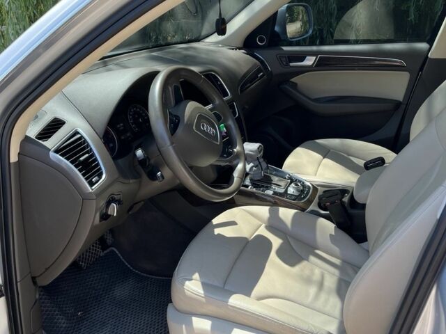 Сірий Ауді Ку 5, об'ємом двигуна 2 л та пробігом 180 тис. км за 14000 $, фото 19 на Automoto.ua