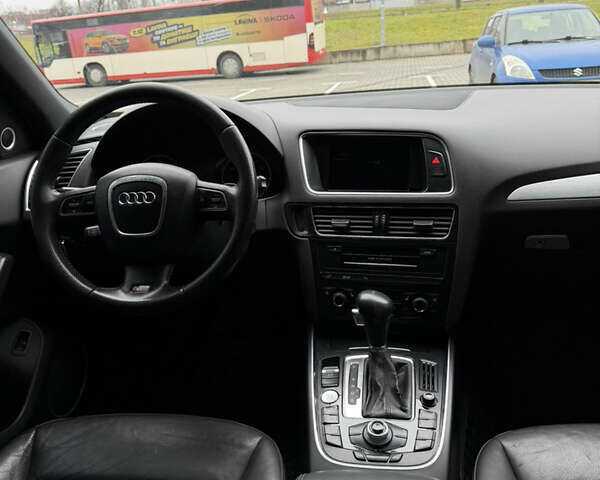 Серый Ауди Ку 5, объемом двигателя 3.2 л и пробегом 240 тыс. км за 11500 $, фото 46 на Automoto.ua