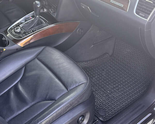 Серый Ауди Ку 5, объемом двигателя 1.98 л и пробегом 225 тыс. км за 12800 $, фото 1 на Automoto.ua