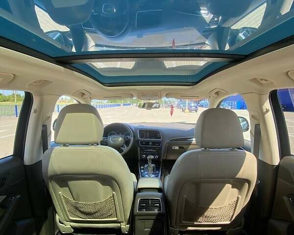 Сірий Ауді Ку 5, об'ємом двигуна 2 л та пробігом 288 тис. км за 13000 $, фото 4 на Automoto.ua