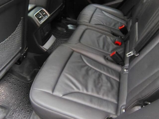 Серый Ауди Ку 5, объемом двигателя 2 л и пробегом 112 тыс. км за 16000 $, фото 5 на Automoto.ua