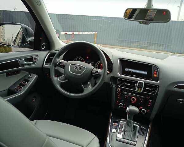 Сірий Ауді Ку 5, об'ємом двигуна 2 л та пробігом 260 тис. км за 13999 $, фото 30 на Automoto.ua