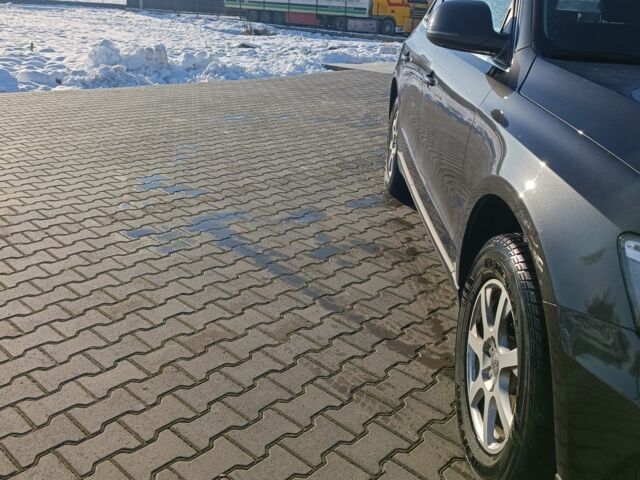 Серый Ауди Ку 5, объемом двигателя 2 л и пробегом 200 тыс. км за 15900 $, фото 3 на Automoto.ua