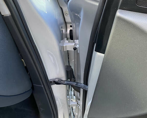 Серый Ауди Ку 5, объемом двигателя 2 л и пробегом 140 тыс. км за 12500 $, фото 38 на Automoto.ua