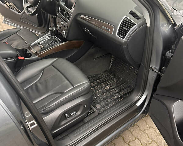 Серый Ауди Ку 5, объемом двигателя 2 л и пробегом 156 тыс. км за 13650 $, фото 18 на Automoto.ua