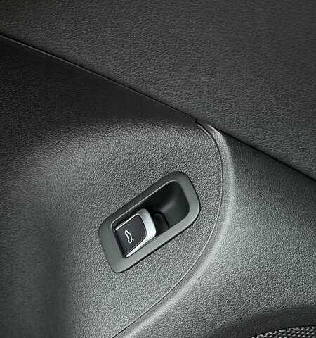 Серый Ауди Ку 5, объемом двигателя 1.98 л и пробегом 223 тыс. км за 12700 $, фото 46 на Automoto.ua