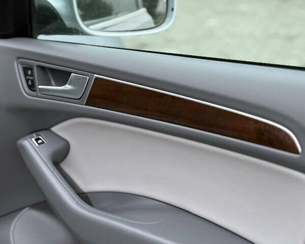 Сірий Ауді Ку 5, об'ємом двигуна 2 л та пробігом 246 тис. км за 11900 $, фото 36 на Automoto.ua