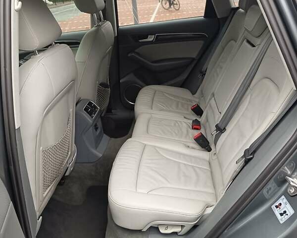 Сірий Ауді Ку 5, об'ємом двигуна 2 л та пробігом 260 тис. км за 13999 $, фото 22 на Automoto.ua