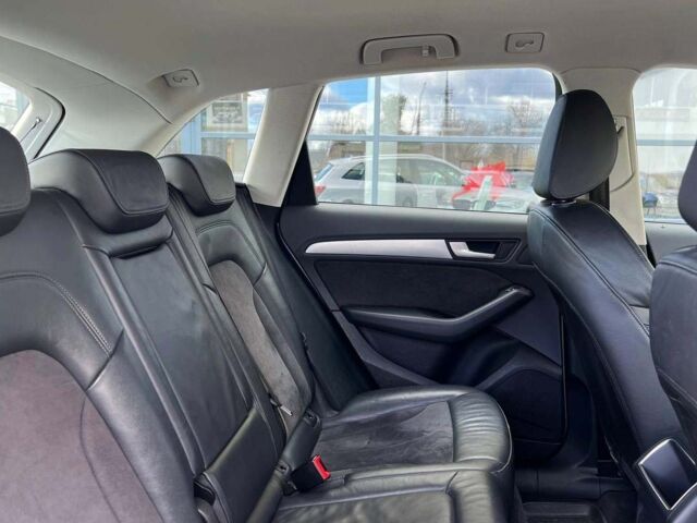 Сірий Ауді Ку 5, об'ємом двигуна 3 л та пробігом 270 тис. км за 18600 $, фото 22 на Automoto.ua