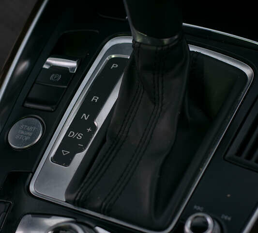 Серый Ауди Ку 5, объемом двигателя 1.98 л и пробегом 143 тыс. км за 16000 $, фото 16 на Automoto.ua