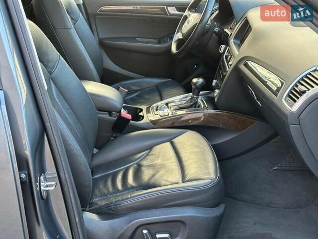 Сірий Ауді Ку 5, об'ємом двигуна 2 л та пробігом 182 тис. км за 16990 $, фото 21 на Automoto.ua