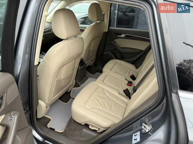 Сірий Ауді Ку 5, об'ємом двигуна 2 л та пробігом 240 тис. км за 12999 $, фото 7 на Automoto.ua