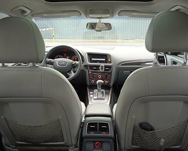 Сірий Ауді Ку 5, об'ємом двигуна 2 л та пробігом 260 тис. км за 13999 $, фото 39 на Automoto.ua