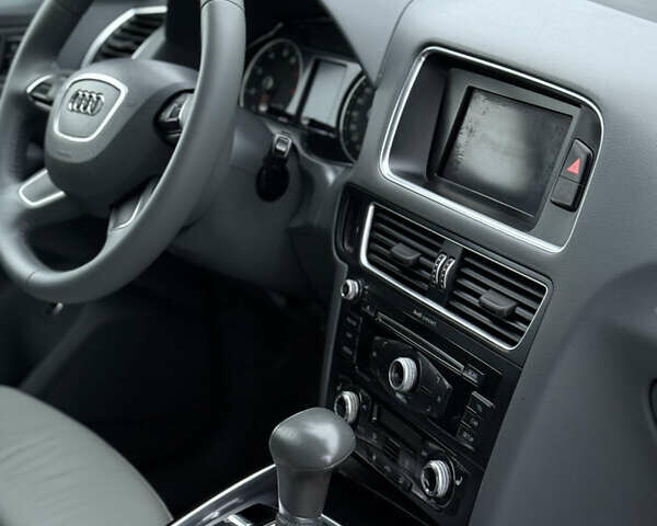 Сірий Ауді Ку 5, об'ємом двигуна 2 л та пробігом 246 тис. км за 11900 $, фото 41 на Automoto.ua