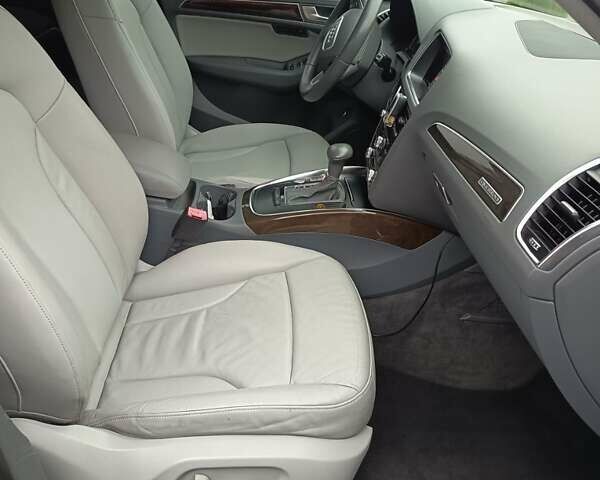 Сірий Ауді Ку 5, об'ємом двигуна 2 л та пробігом 260 тис. км за 13999 $, фото 18 на Automoto.ua