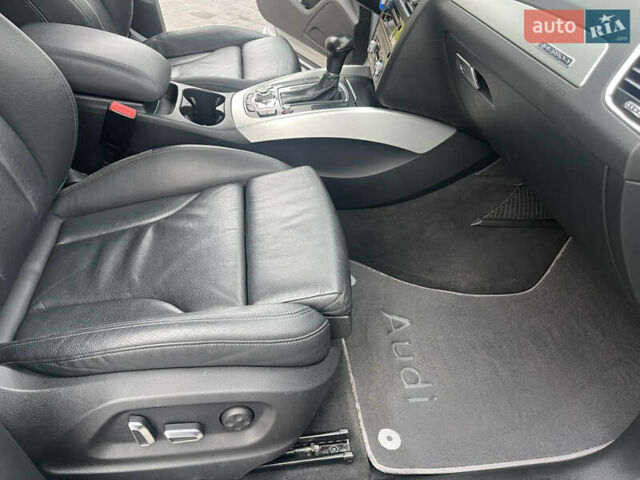 Сірий Ауді Ку 5, об'ємом двигуна 3 л та пробігом 227 тис. км за 16900 $, фото 24 на Automoto.ua