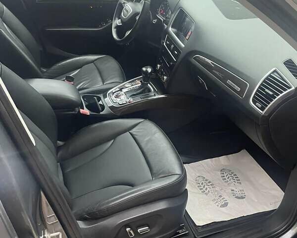 Сірий Ауді Ку 5, об'ємом двигуна 2 л та пробігом 182 тис. км за 16600 $, фото 2 на Automoto.ua