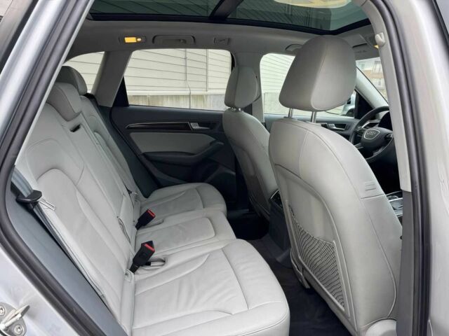 Сірий Ауді Ку 5, об'ємом двигуна 2 л та пробігом 90 тис. км за 14500 $, фото 12 на Automoto.ua