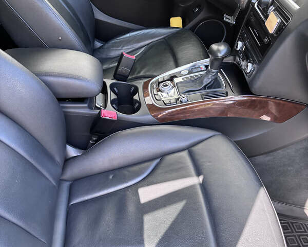 Серый Ауди Ку 5, объемом двигателя 1.98 л и пробегом 164 тыс. км за 16400 $, фото 9 на Automoto.ua