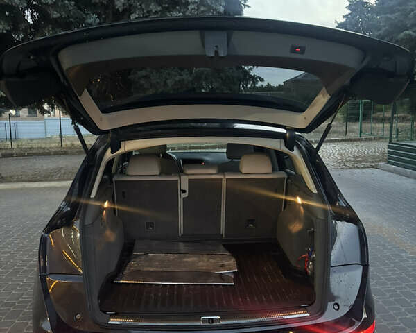 Серый Ауди Ку 5, объемом двигателя 2 л и пробегом 175 тыс. км за 18700 $, фото 4 на Automoto.ua