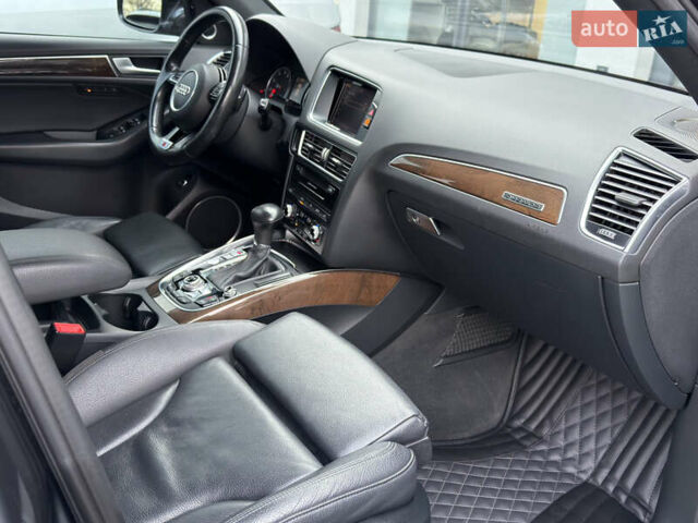 Серый Ауди Ку 5, объемом двигателя 3 л и пробегом 282 тыс. км за 12999 $, фото 15 на Automoto.ua