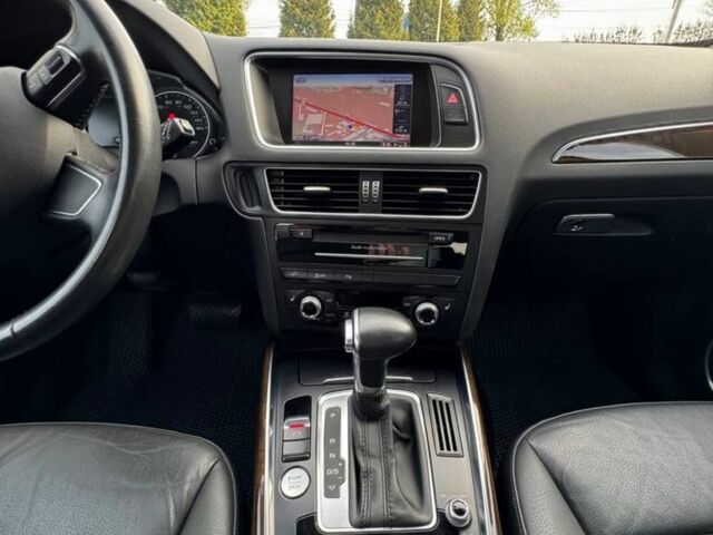 Сірий Ауді Ку 5, об'ємом двигуна 2 л та пробігом 100 тис. км за 17500 $, фото 12 на Automoto.ua