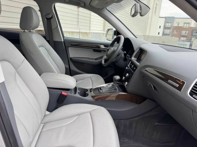 Сірий Ауді Ку 5, об'ємом двигуна 2 л та пробігом 90 тис. км за 14500 $, фото 9 на Automoto.ua