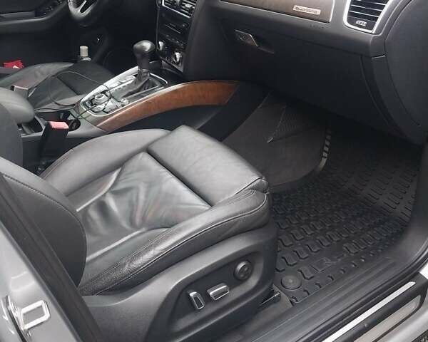 Серый Ауди Ку 5, объемом двигателя 3 л и пробегом 130 тыс. км за 19500 $, фото 2 на Automoto.ua