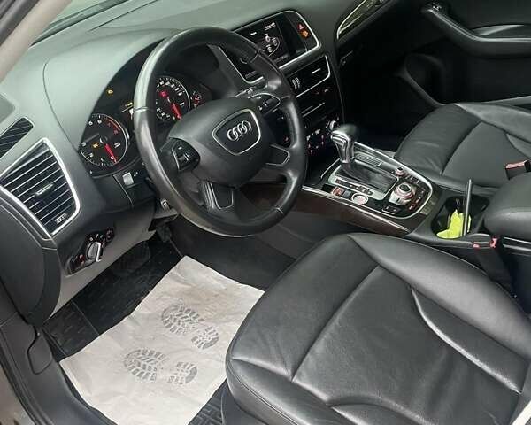 Сірий Ауді Ку 5, об'ємом двигуна 2 л та пробігом 182 тис. км за 16600 $, фото 3 на Automoto.ua