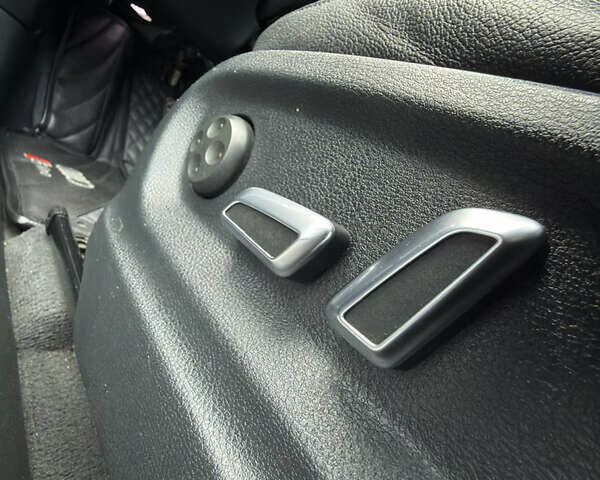 Серый Ауди Ку 5, объемом двигателя 3 л и пробегом 282 тыс. км за 12999 $, фото 33 на Automoto.ua