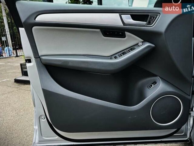 Сірий Ауді Ку 5, об'ємом двигуна 3 л та пробігом 140 тис. км за 14400 $, фото 20 на Automoto.ua