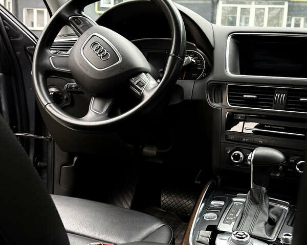 Сірий Ауді Ку 5, об'ємом двигуна 2 л та пробігом 219 тис. км за 15800 $, фото 32 на Automoto.ua