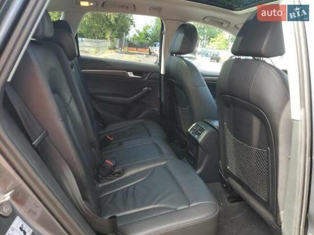 Сірий Ауді Ку 5, об'ємом двигуна 2 л та пробігом 242 тис. км за 9600 $, фото 6 на Automoto.ua