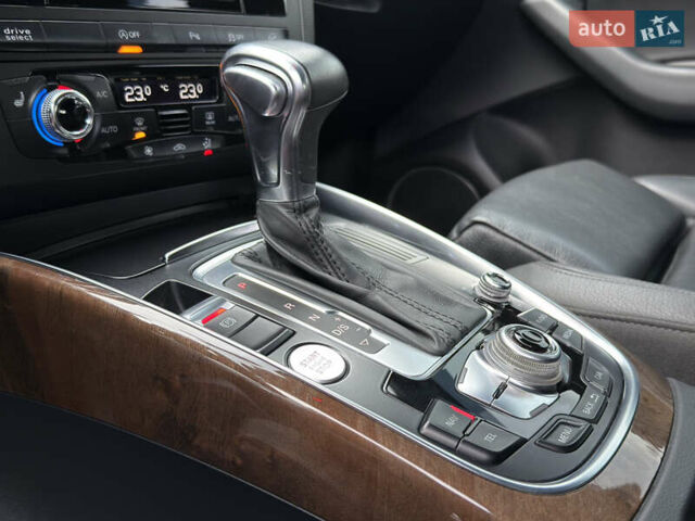 Серый Ауди Ку 5, объемом двигателя 3 л и пробегом 282 тыс. км за 12999 $, фото 25 на Automoto.ua