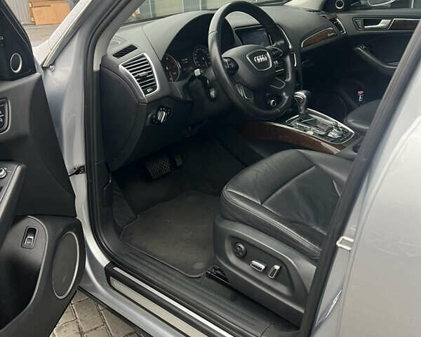 Сірий Ауді Ку 5, об'ємом двигуна 2 л та пробігом 177 тис. км за 14999 $, фото 11 на Automoto.ua