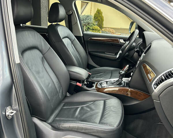 Сірий Ауді Ку 5, об'ємом двигуна 2 л та пробігом 220 тис. км за 15000 $, фото 77 на Automoto.ua