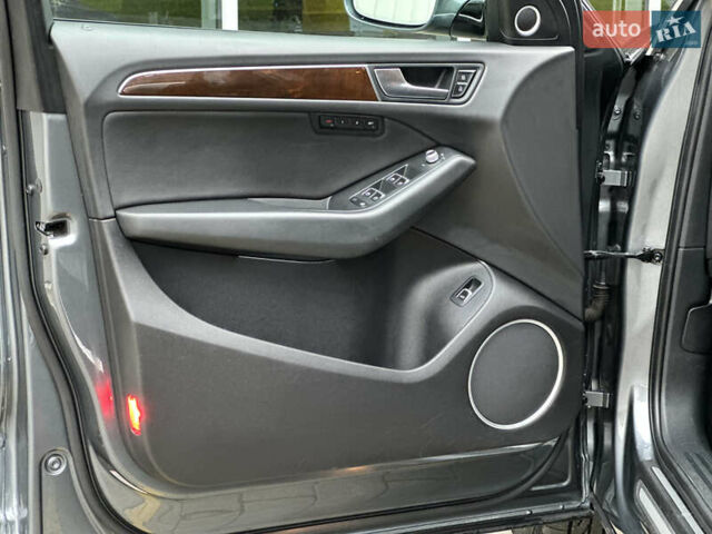 Сірий Ауді Ку 5, об'ємом двигуна 2 л та пробігом 213 тис. км за 15500 $, фото 56 на Automoto.ua