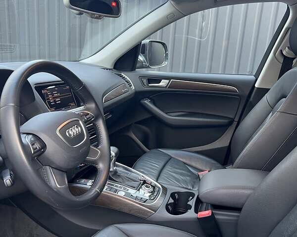 Серый Ауди Ку 5, объемом двигателя 1.98 л и пробегом 170 тыс. км за 16600 $, фото 7 на Automoto.ua