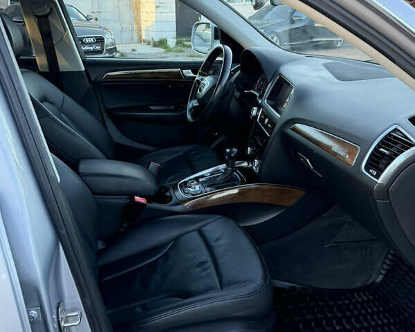 Сірий Ауді Ку 5, об'ємом двигуна 2 л та пробігом 210 тис. км за 14999 $, фото 38 на Automoto.ua