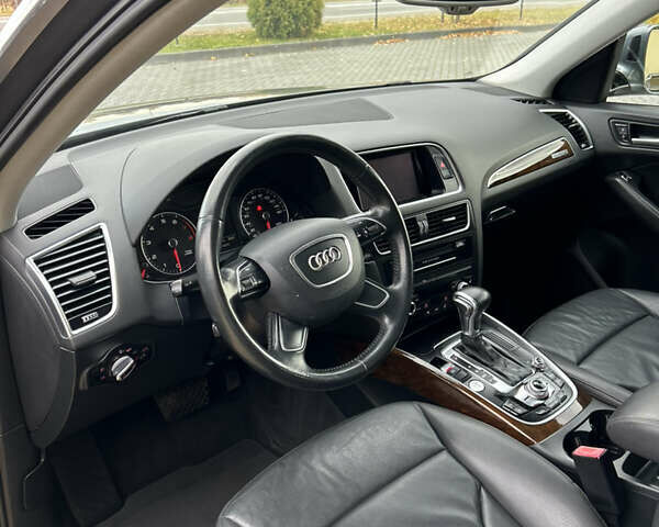 Сірий Ауді Ку 5, об'ємом двигуна 2 л та пробігом 220 тис. км за 15000 $, фото 68 на Automoto.ua