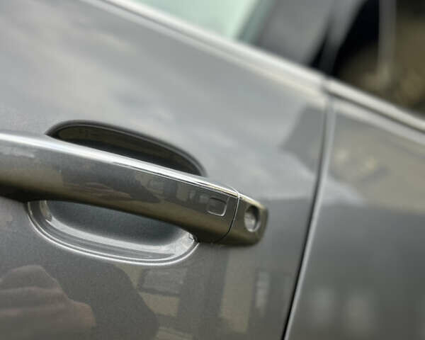 Сірий Ауді Ку 5, об'ємом двигуна 2 л та пробігом 220 тис. км за 15000 $, фото 50 на Automoto.ua