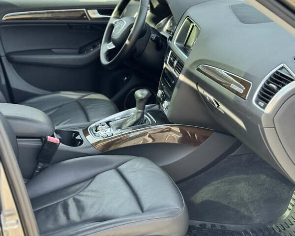 Серый Ауди Ку 5, объемом двигателя 2 л и пробегом 225 тыс. км за 14600 $, фото 14 на Automoto.ua