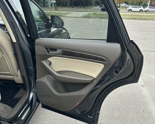 Сірий Ауді Ку 5, об'ємом двигуна 2 л та пробігом 212 тис. км за 18500 $, фото 12 на Automoto.ua