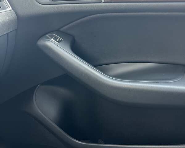 Серый Ауди Ку 5, объемом двигателя 1.98 л и пробегом 170 тыс. км за 16600 $, фото 24 на Automoto.ua