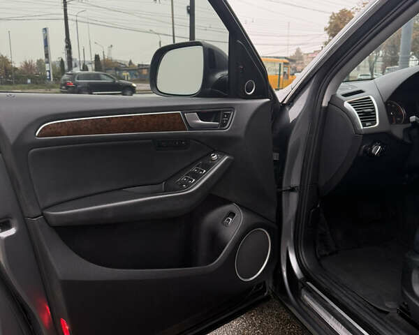 Сірий Ауді Ку 5, об'ємом двигуна 3 л та пробігом 240 тис. км за 15000 $, фото 6 на Automoto.ua