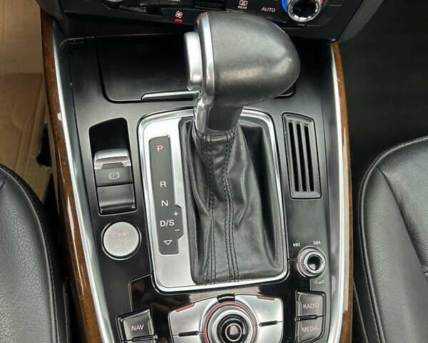 Сірий Ауді Ку 5, об'ємом двигуна 2 л та пробігом 220 тис. км за 15000 $, фото 101 на Automoto.ua