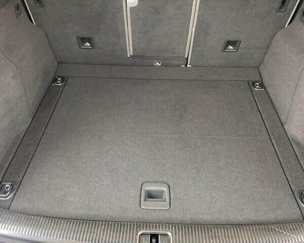 Серый Ауди Ку 5, объемом двигателя 2 л и пробегом 286 тыс. км за 13550 $, фото 20 на Automoto.ua